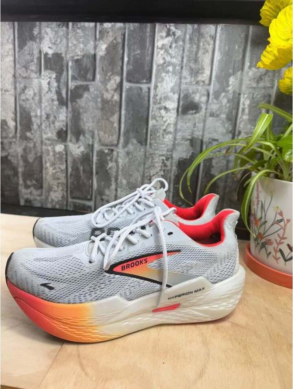 Brooks Hyperion Max Women’s 9.5 Running Shoes White Coral Orange